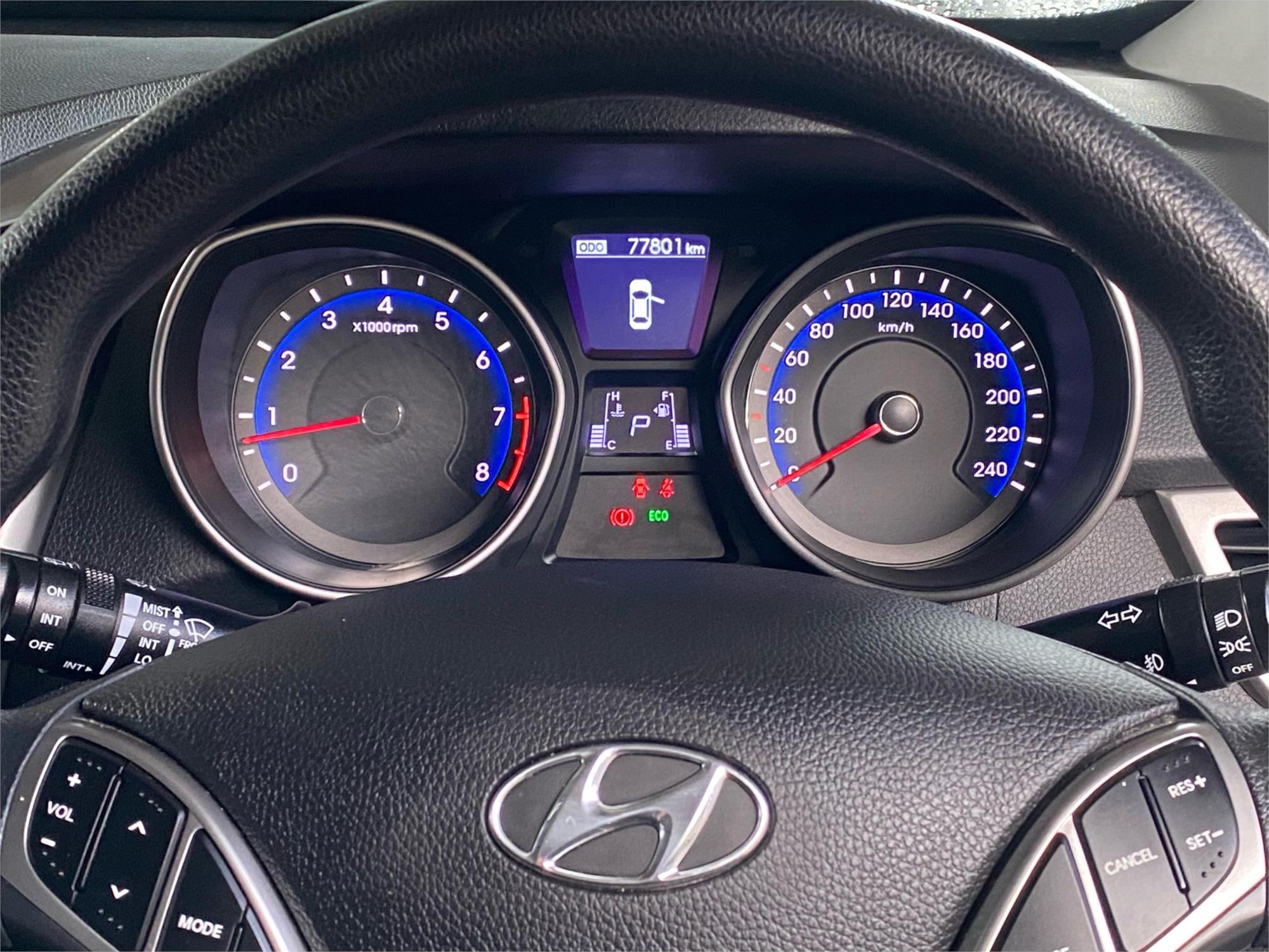 2016 HYUNDAI i30 13