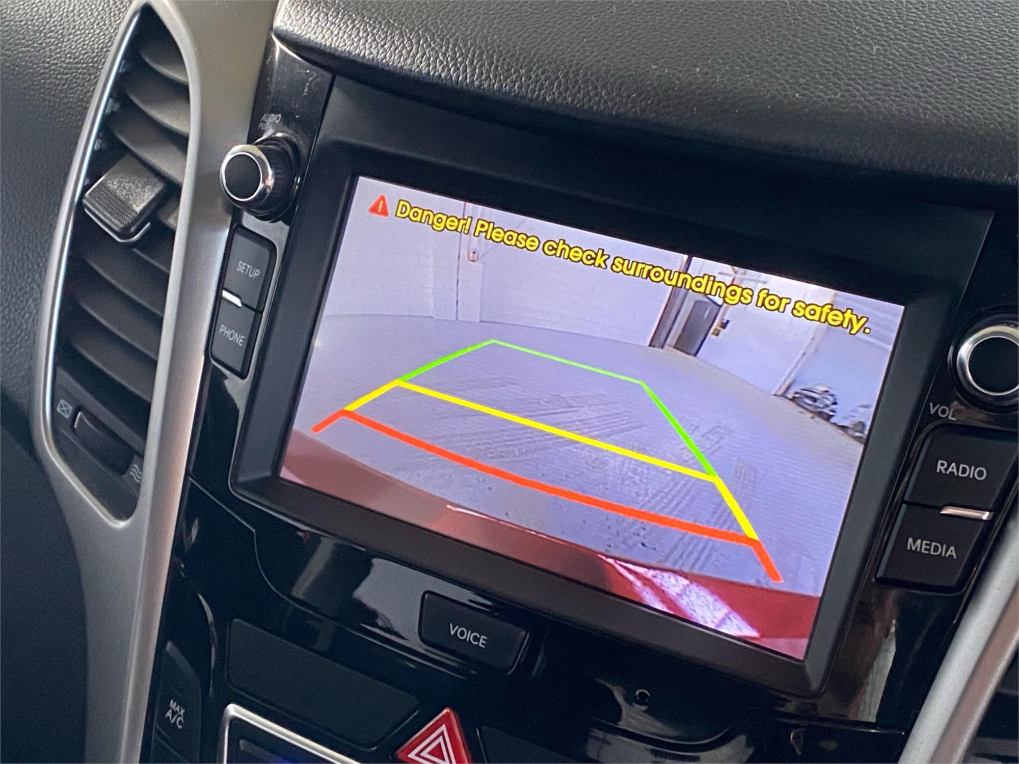 2016 HYUNDAI i30 14
