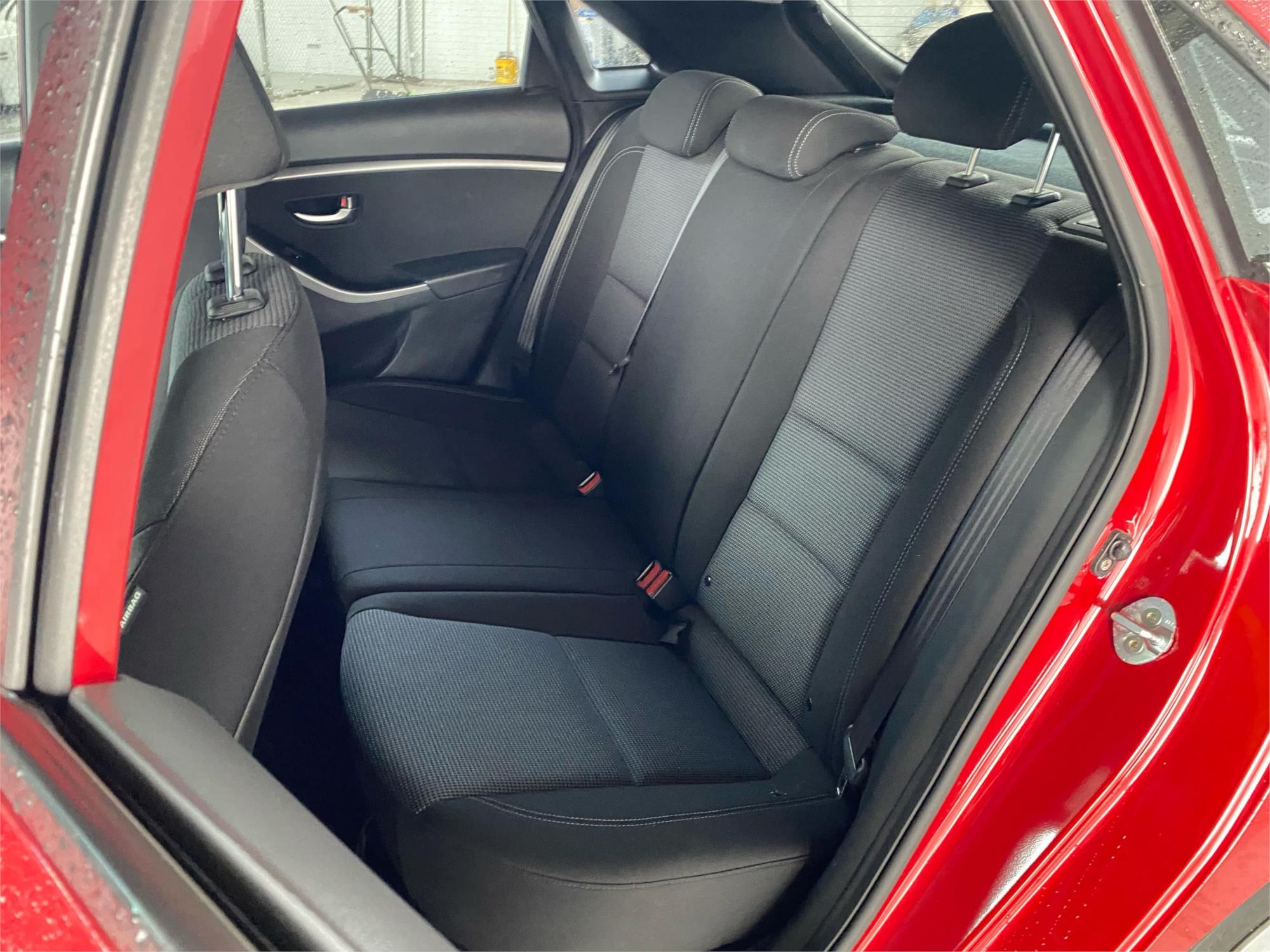 2016 HYUNDAI i30 19