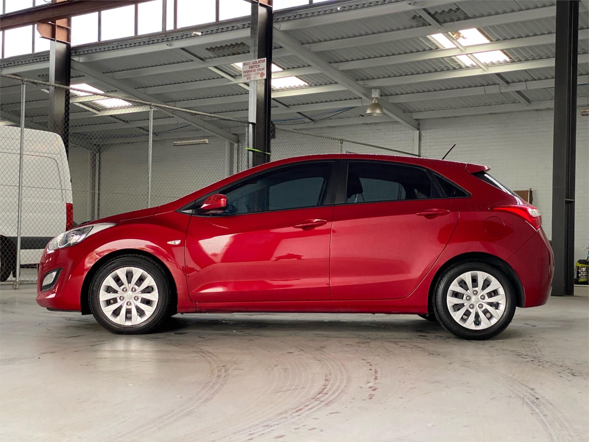 2016 HYUNDAI i30 24