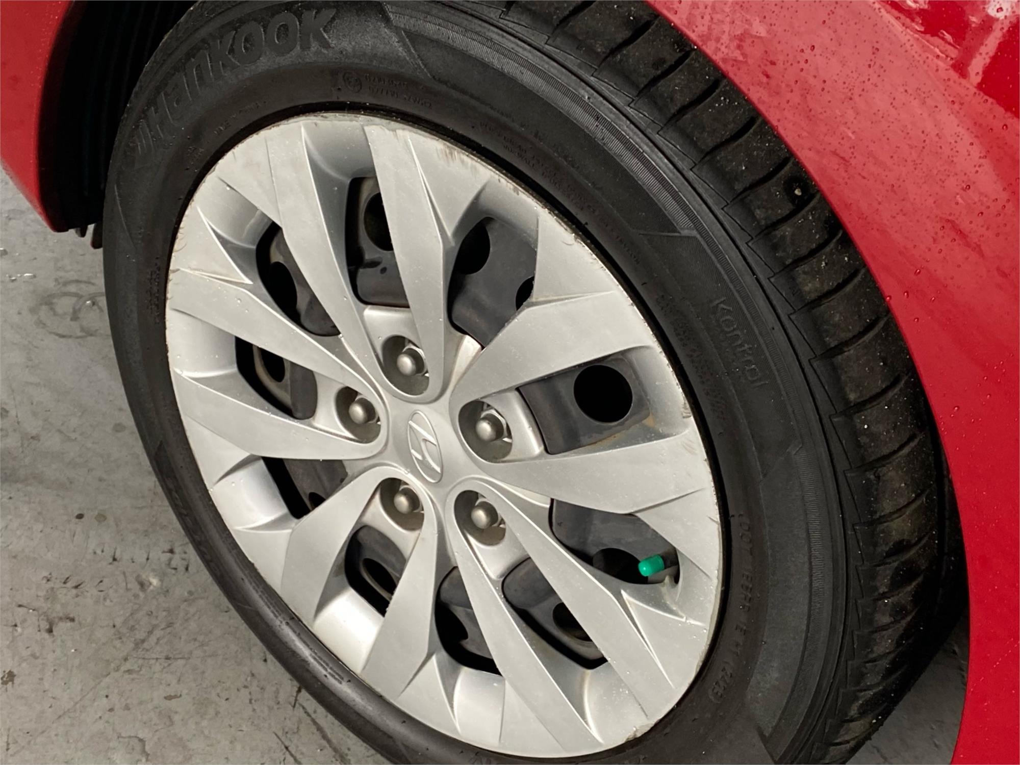 2016 HYUNDAI i30 8
