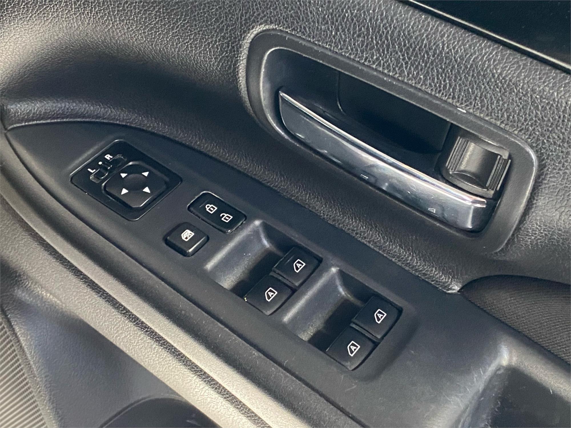 2018 MITSUBISHI OUTLANDER 15