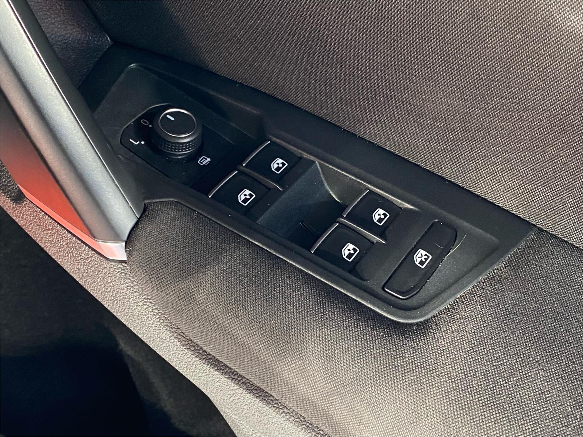 2016 VOLKSWAGEN TIGUAN 24