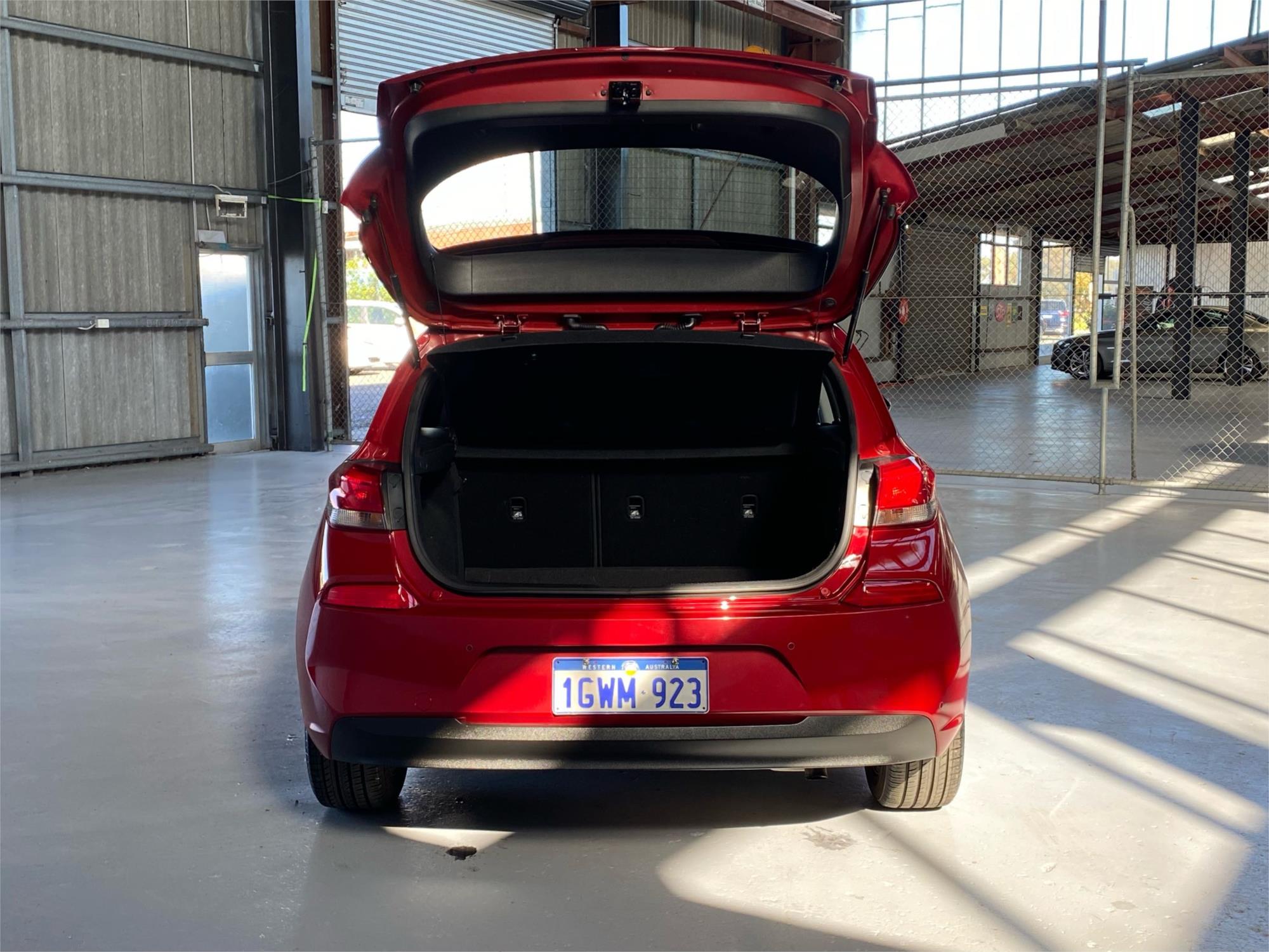 2019 HYUNDAI i30 16