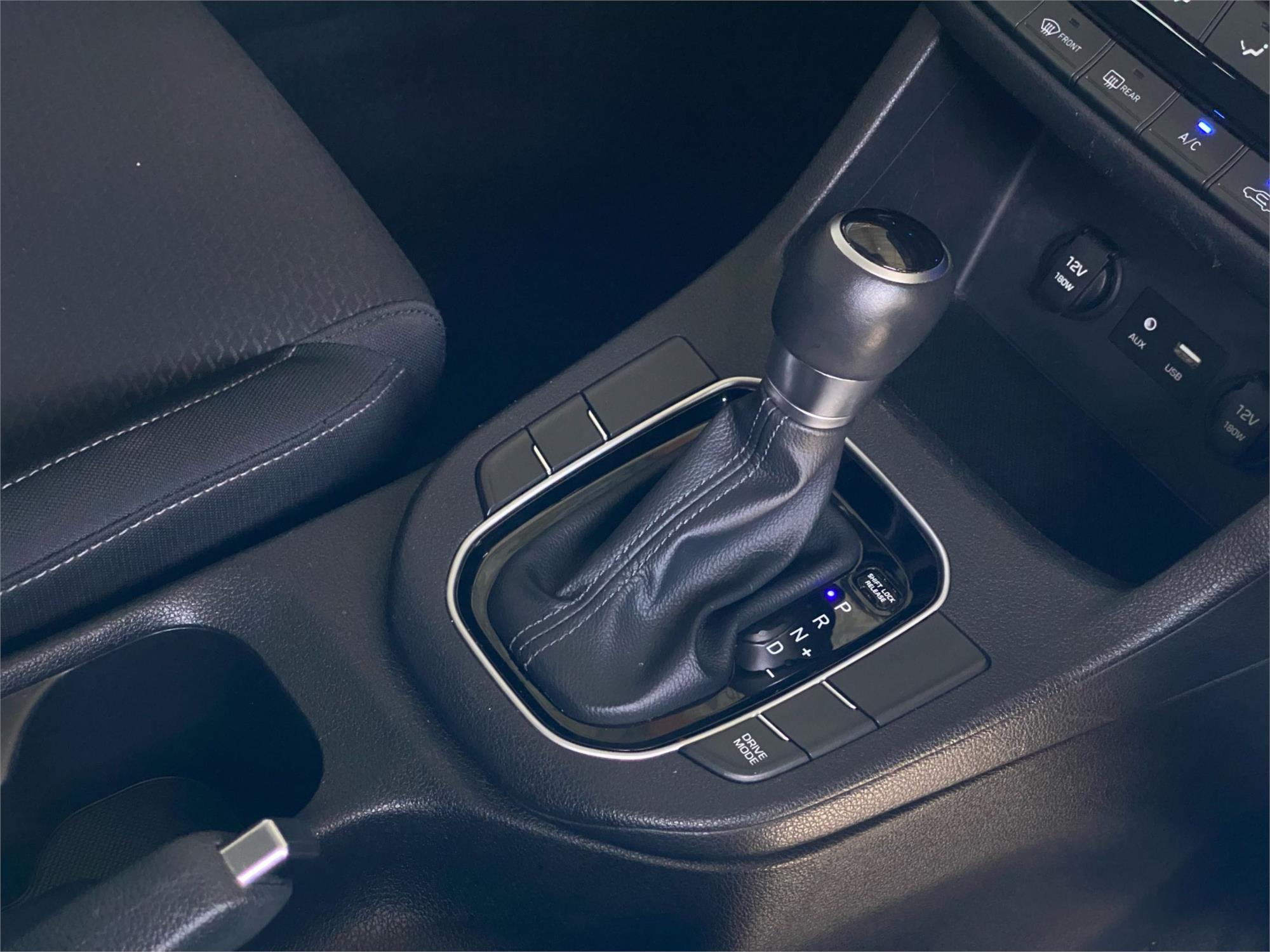 2019 HYUNDAI i30 19
