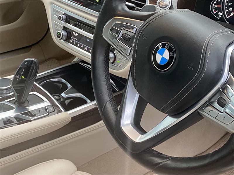2016 BMW 7 23