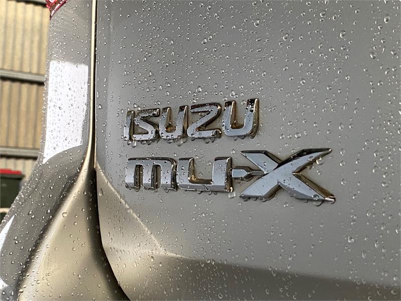 2015 ISUZU MU-X 13