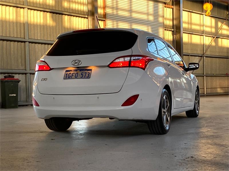 2015 HYUNDAI i30 4