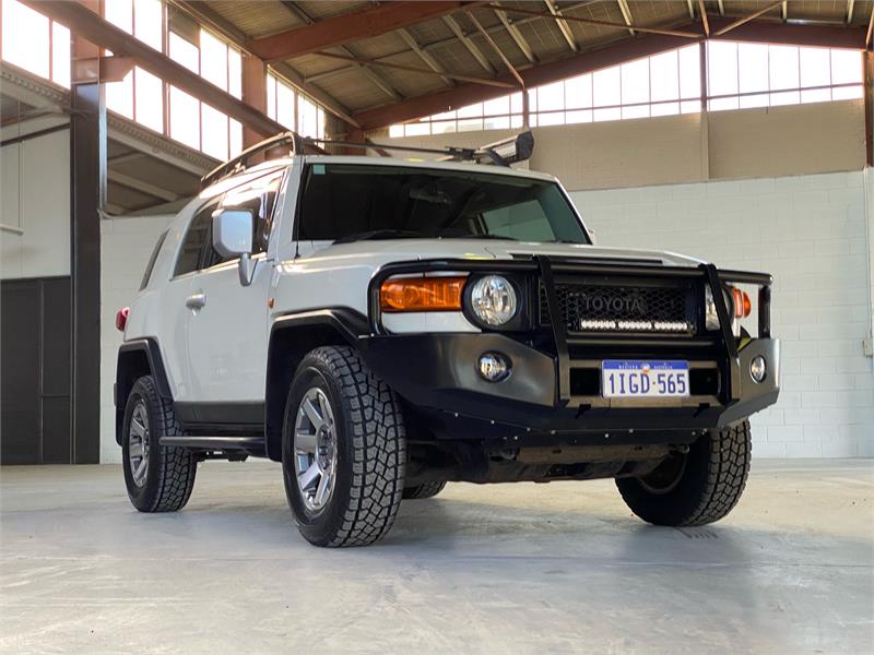 2014 TOYOTA FJ CRUISER 2