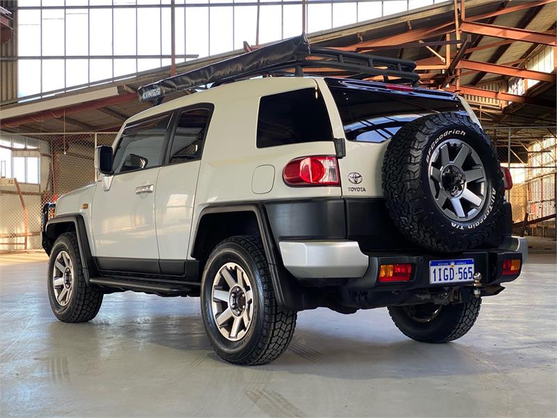 2014 TOYOTA FJ CRUISER 6