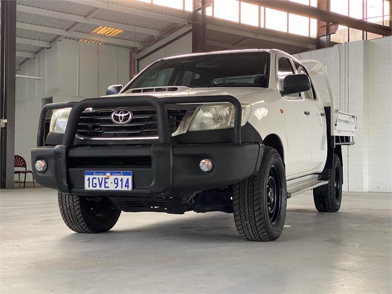 2012 TOYOTA HILUX 9