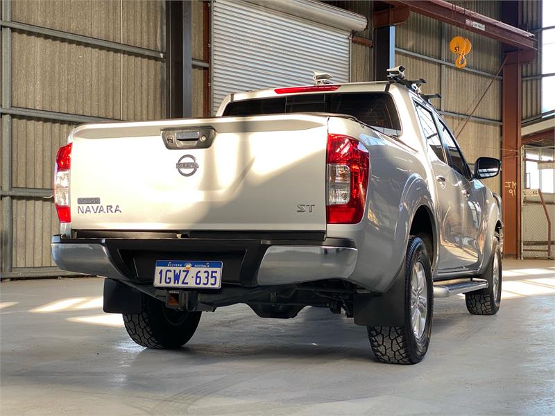 2015 NISSAN NAVARA 4