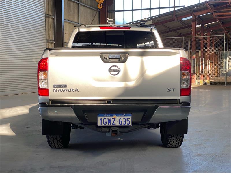 2015 NISSAN NAVARA 5