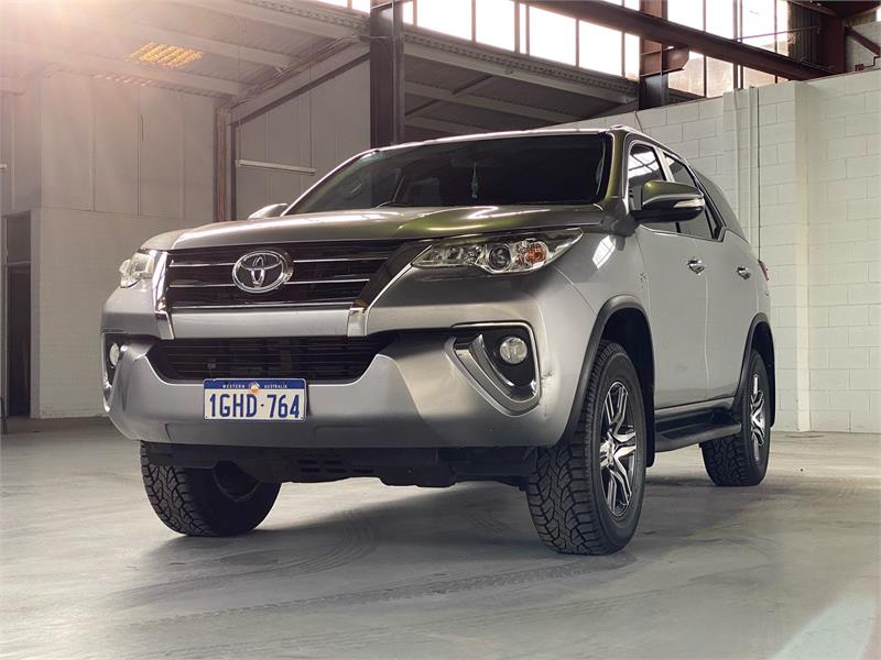 2017 TOYOTA FORTUNER 8