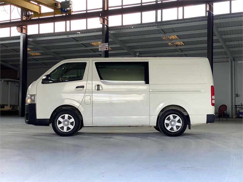 2018 TOYOTA HIACE 7