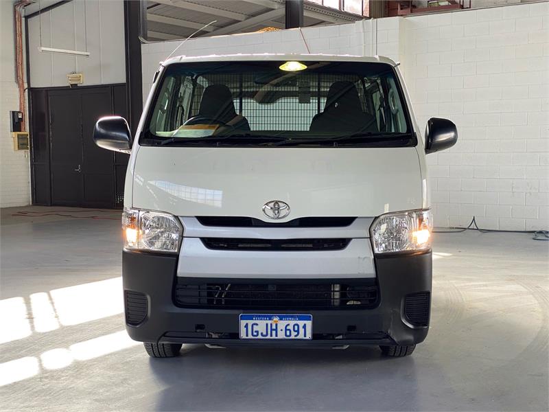 2017 TOYOTA HIACE 10