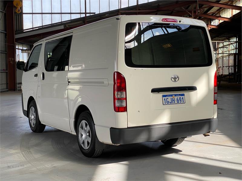 2017 TOYOTA HIACE 6