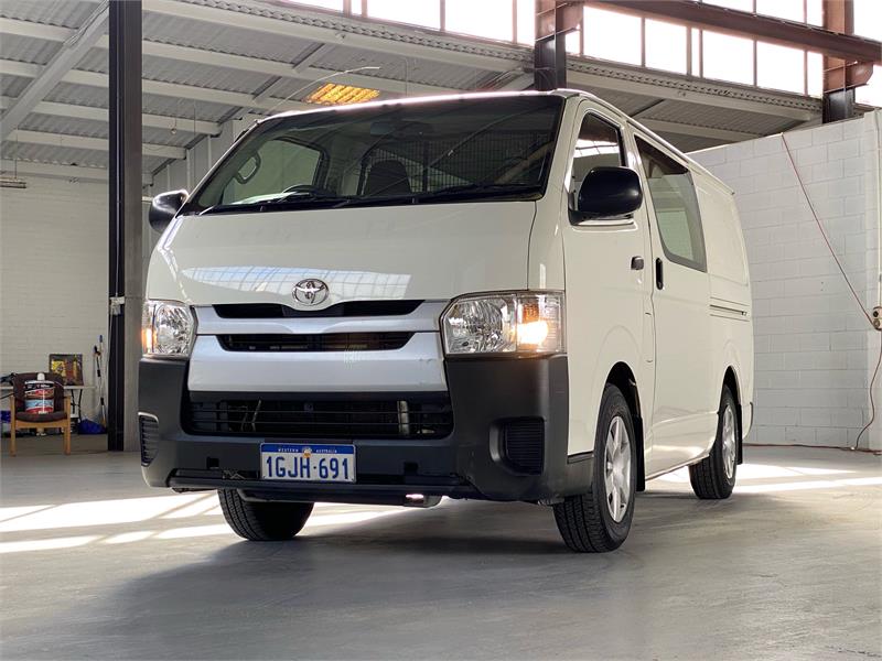 2017 TOYOTA HIACE 8