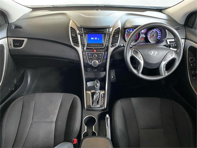 2013 HYUNDAI i30 29