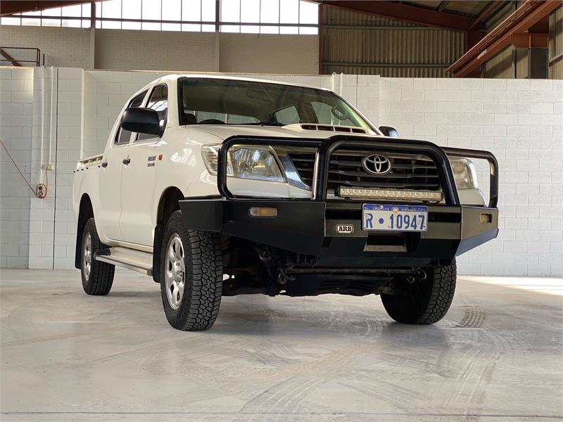 2013 TOYOTA HILUX 2