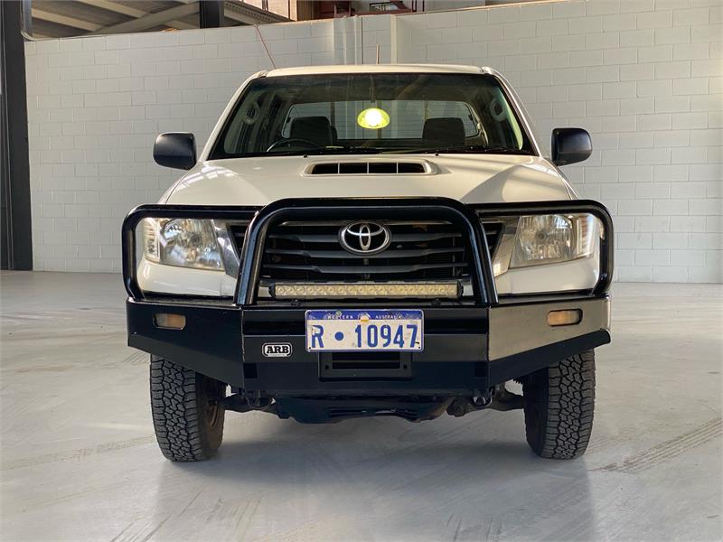 2013 TOYOTA HILUX 9