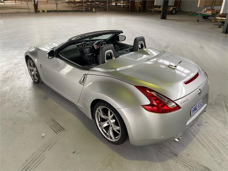 2010 NISSAN 370Z 30