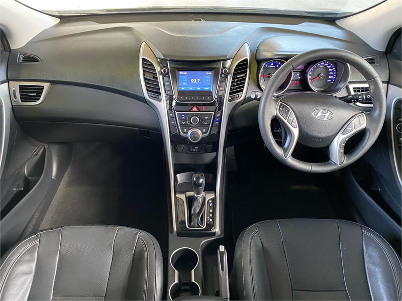 2015 HYUNDAI i30 29