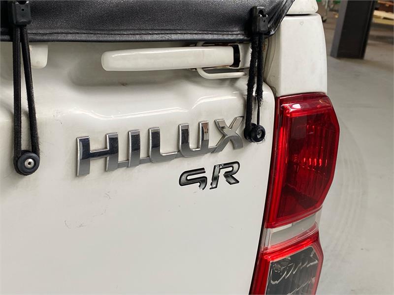 2013 TOYOTA HILUX 15