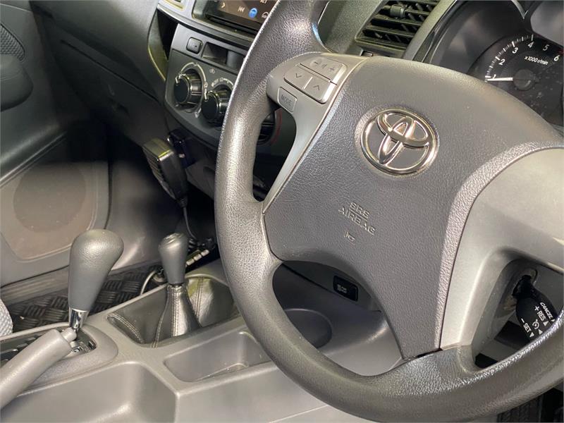 2013 TOYOTA HILUX 19