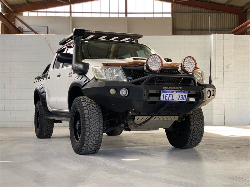 2013 TOYOTA HILUX 2