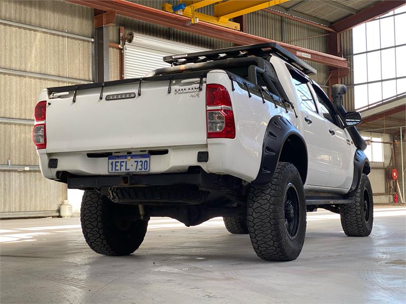 2013 TOYOTA HILUX 4