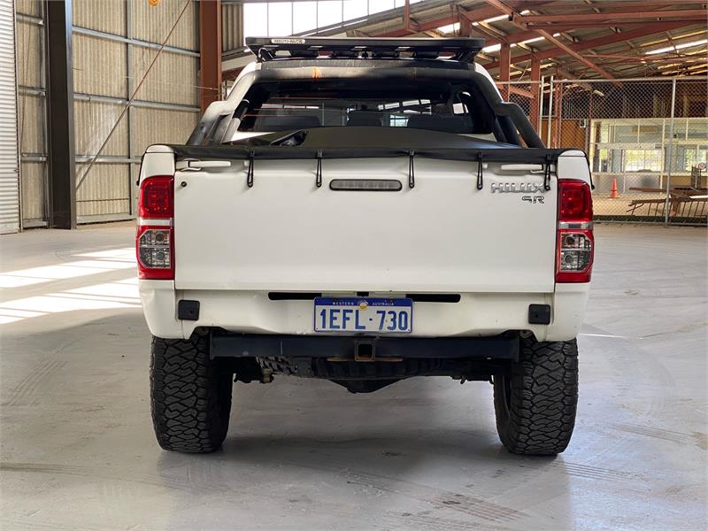 2013 TOYOTA HILUX 5