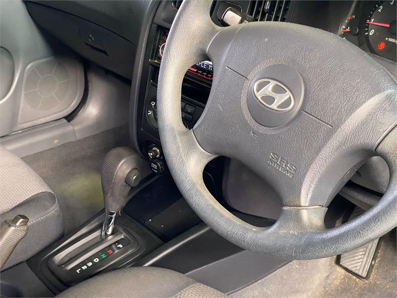 2004 HYUNDAI ELANTRA 21