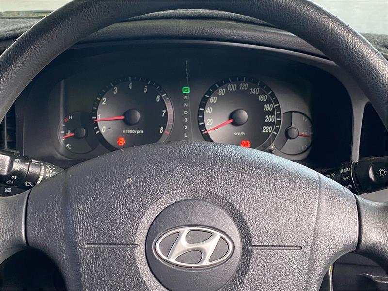 2004 HYUNDAI ELANTRA 22