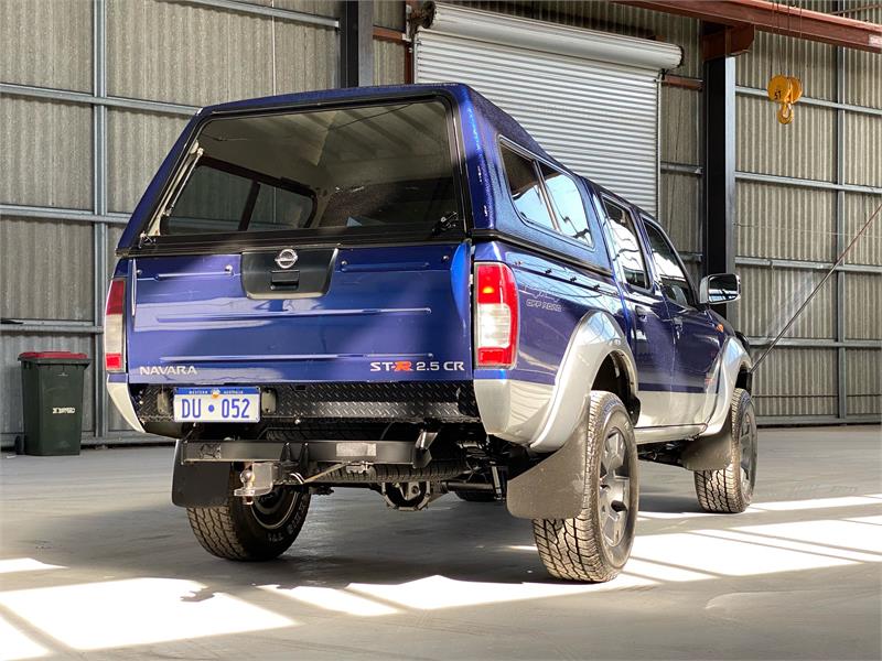 2009 NISSAN NAVARA 4