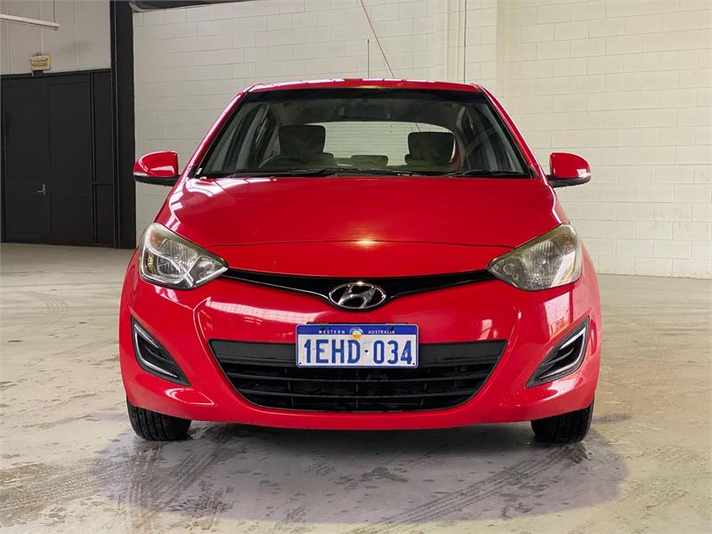 2013 HYUNDAI i20 9