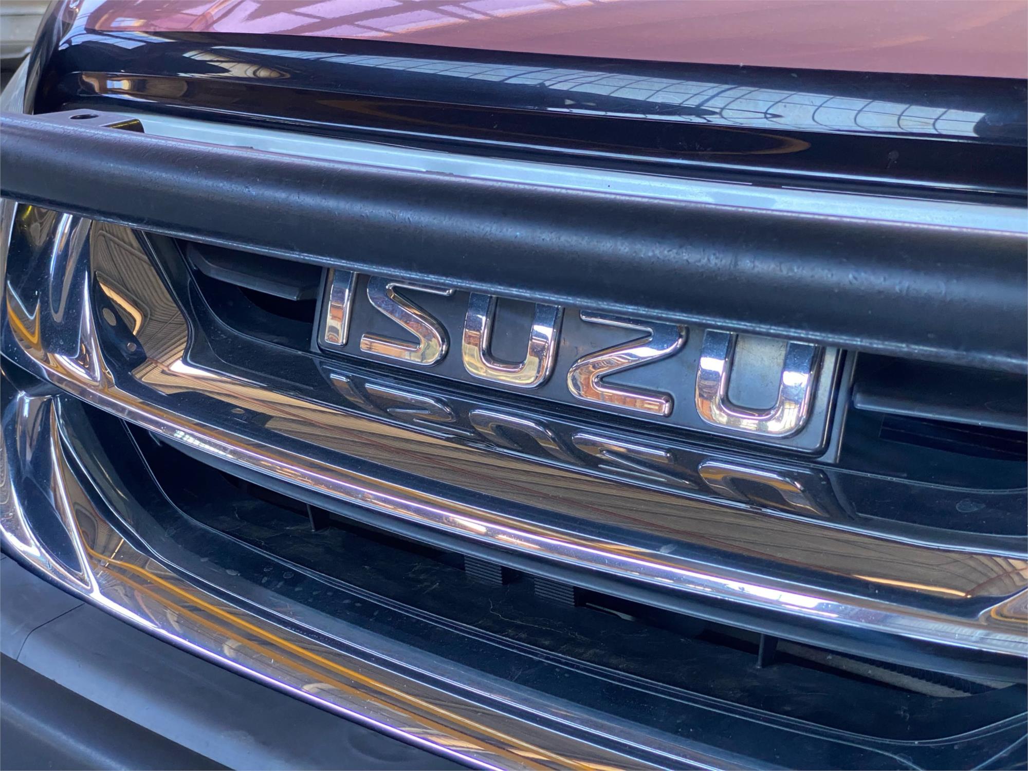 2015 ISUZU MU-X 10