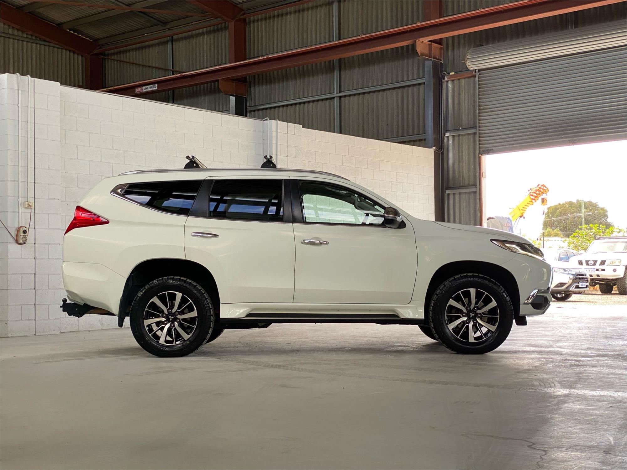 2017 MITSUBISHI PAJERO SPORT 3