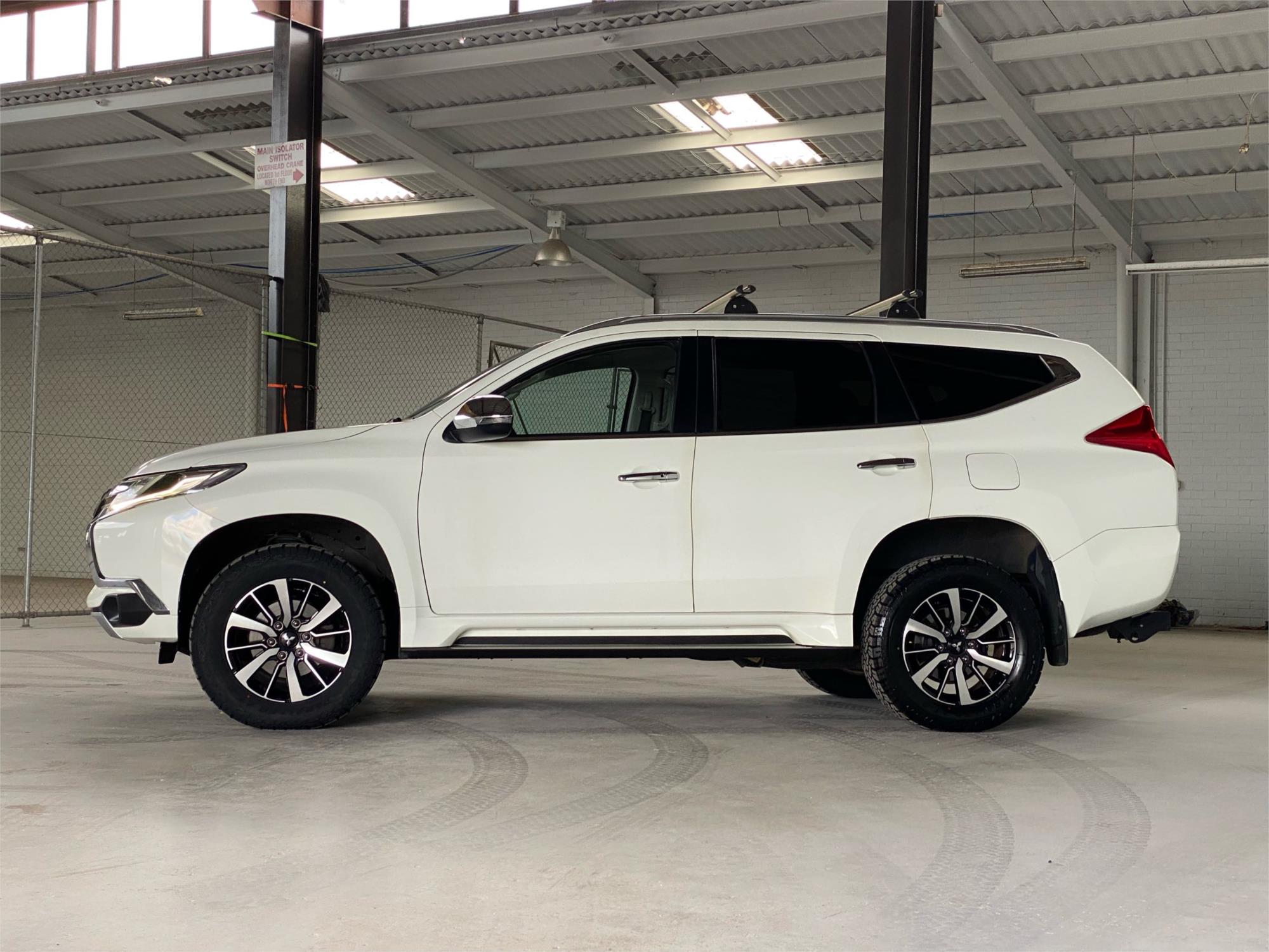 2017 MITSUBISHI PAJERO SPORT 7