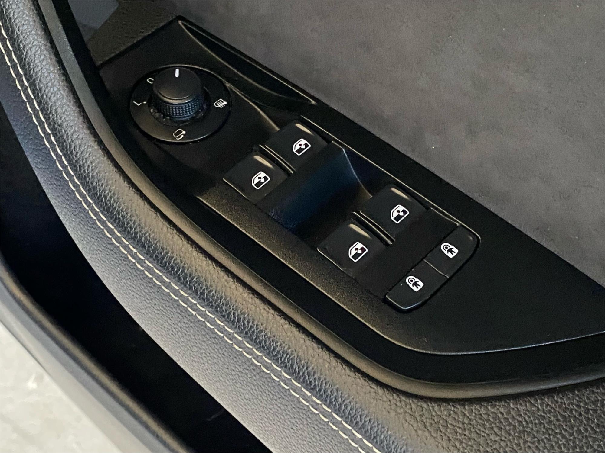 2022 SKODA SUPERB 17