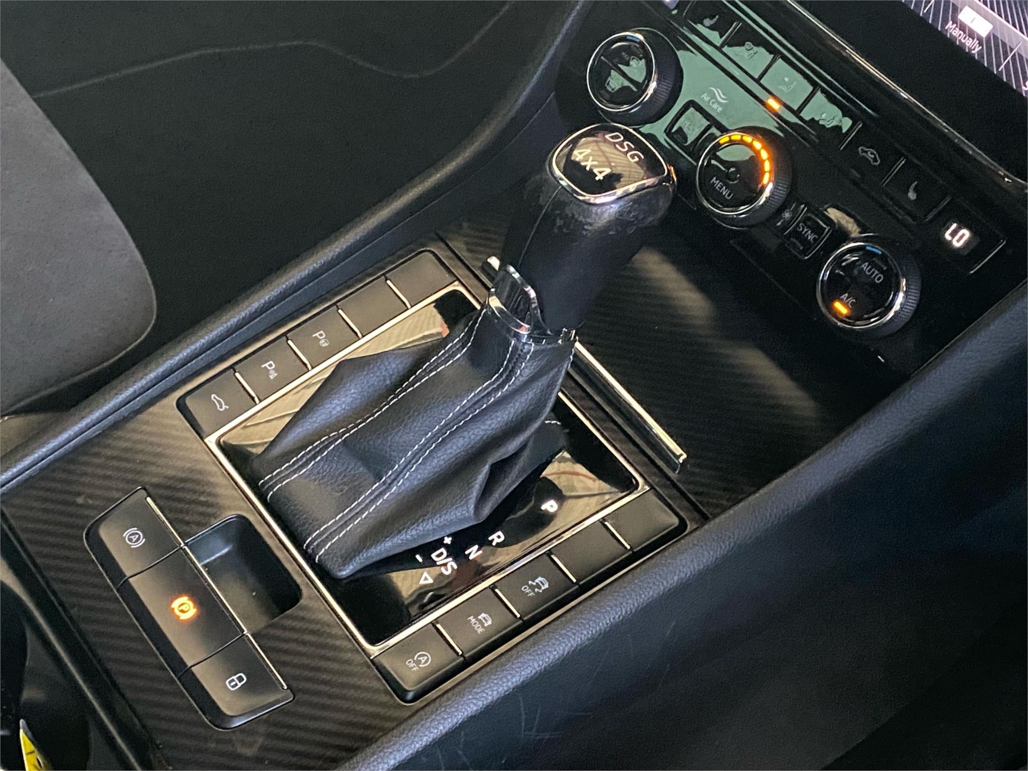 2022 SKODA SUPERB 23