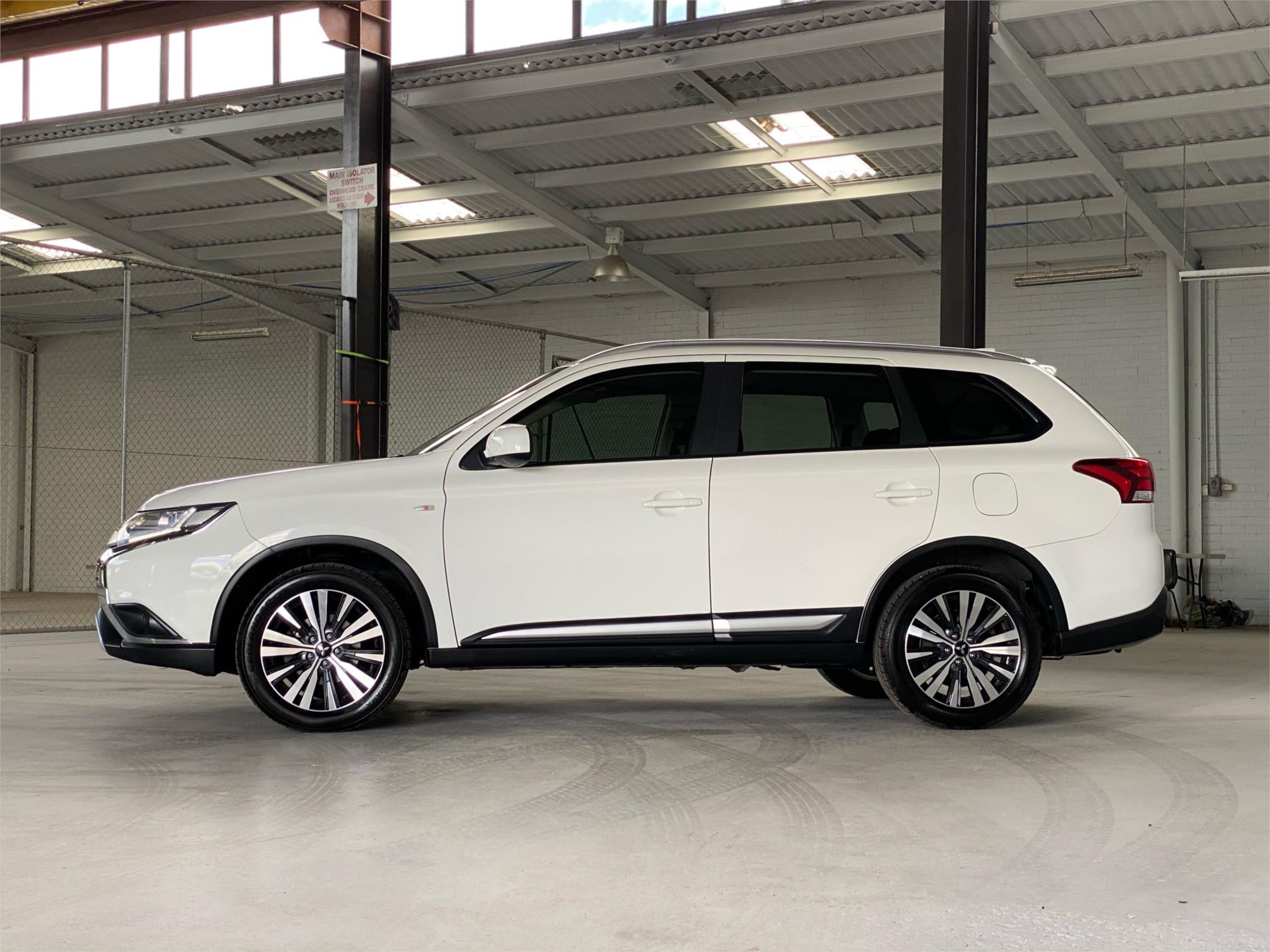 2019 MITSUBISHI OUTLANDER 8