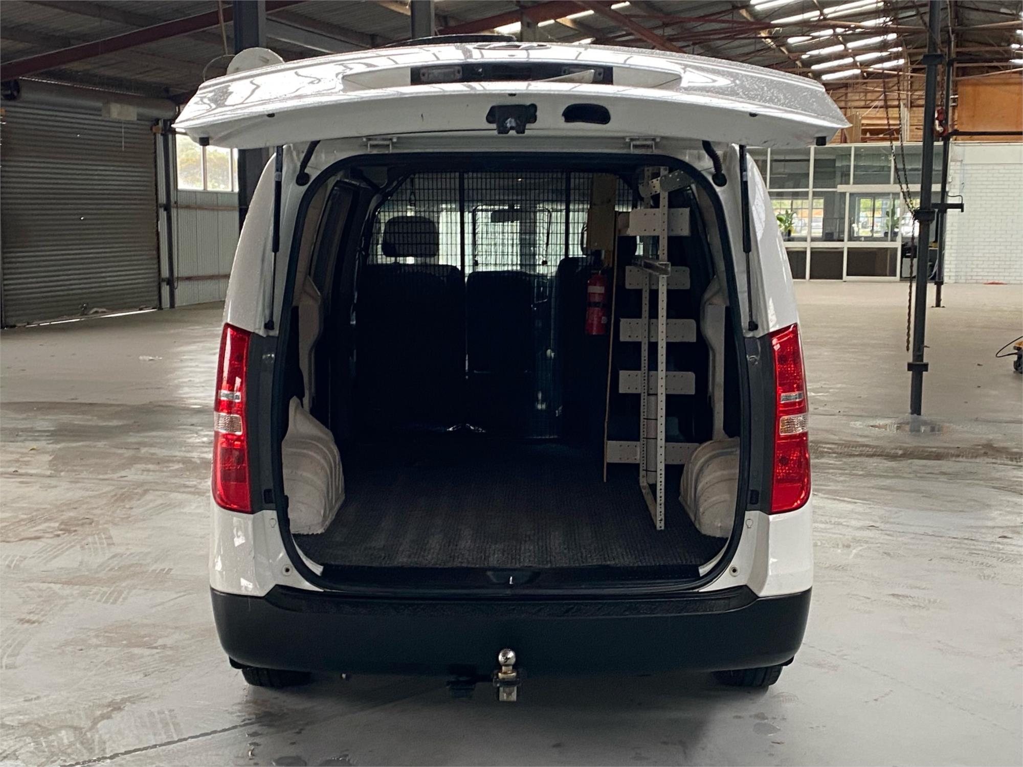 2020 HYUNDAI iLOAD 16