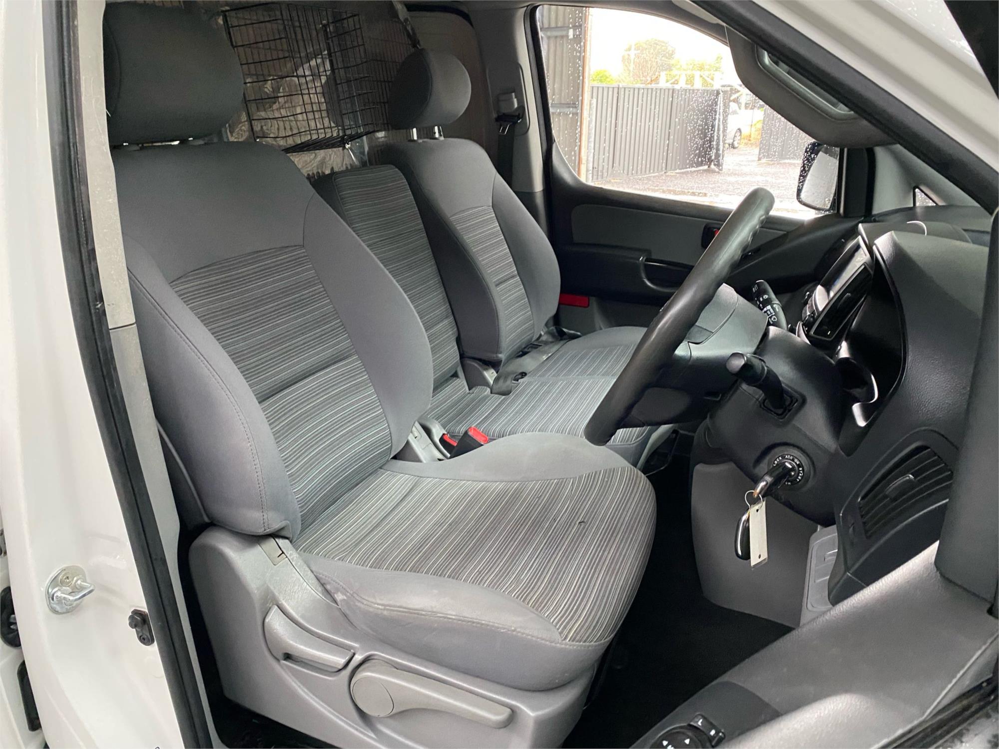 2020 HYUNDAI iLOAD 24