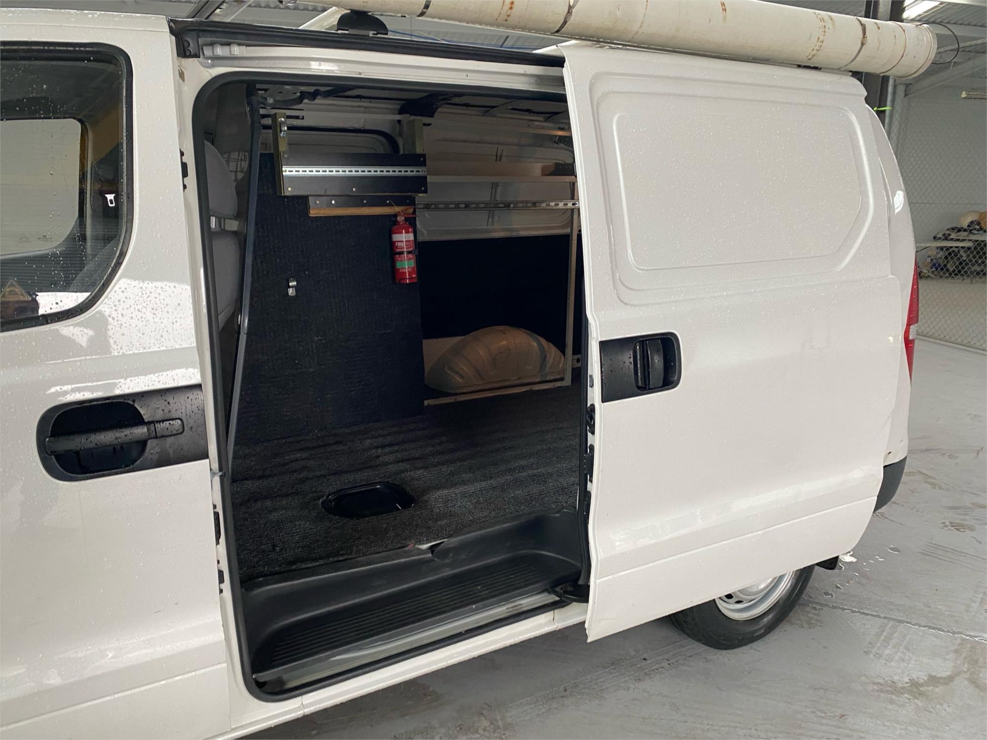 2020 HYUNDAI iLOAD 27