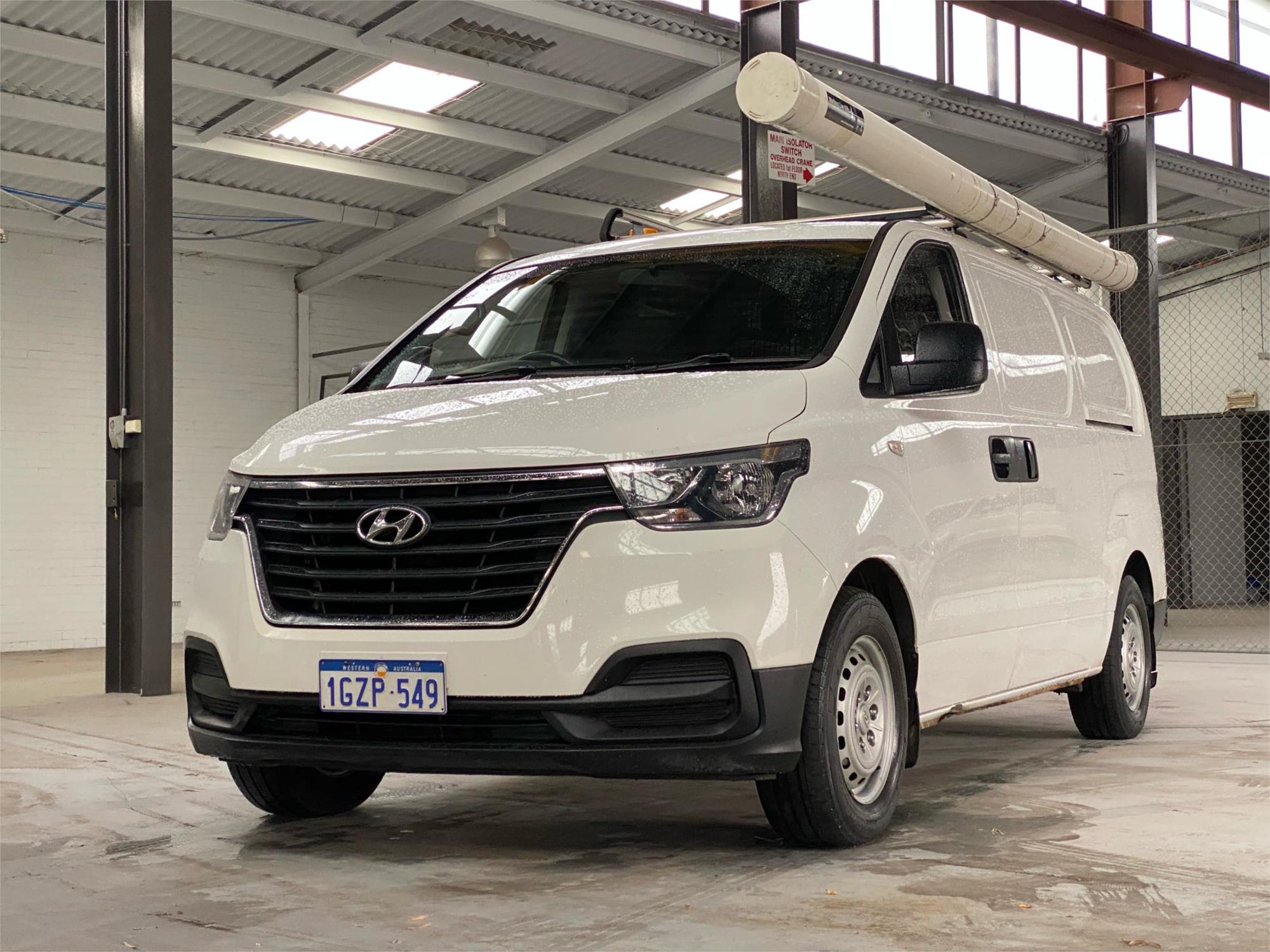 2020 HYUNDAI iLOAD 8