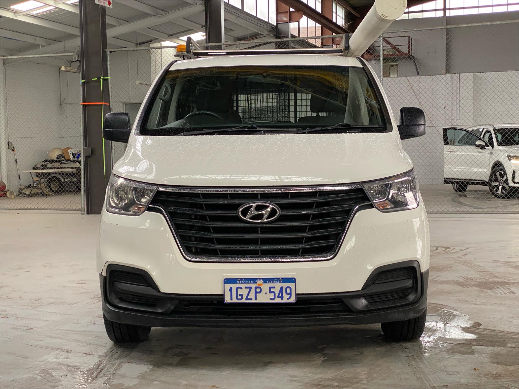 2020 HYUNDAI iLOAD 9