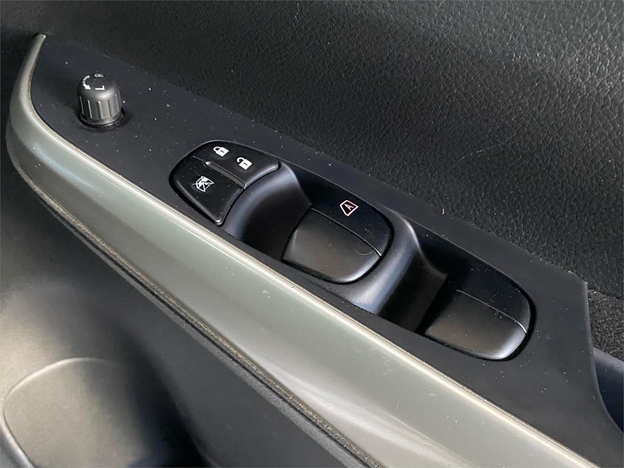 2019 NISSAN NAVARA 17