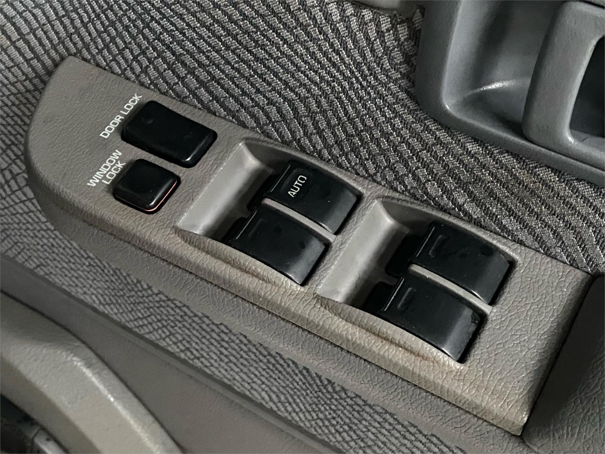 2012 TOYOTA LANDCRUISER 22