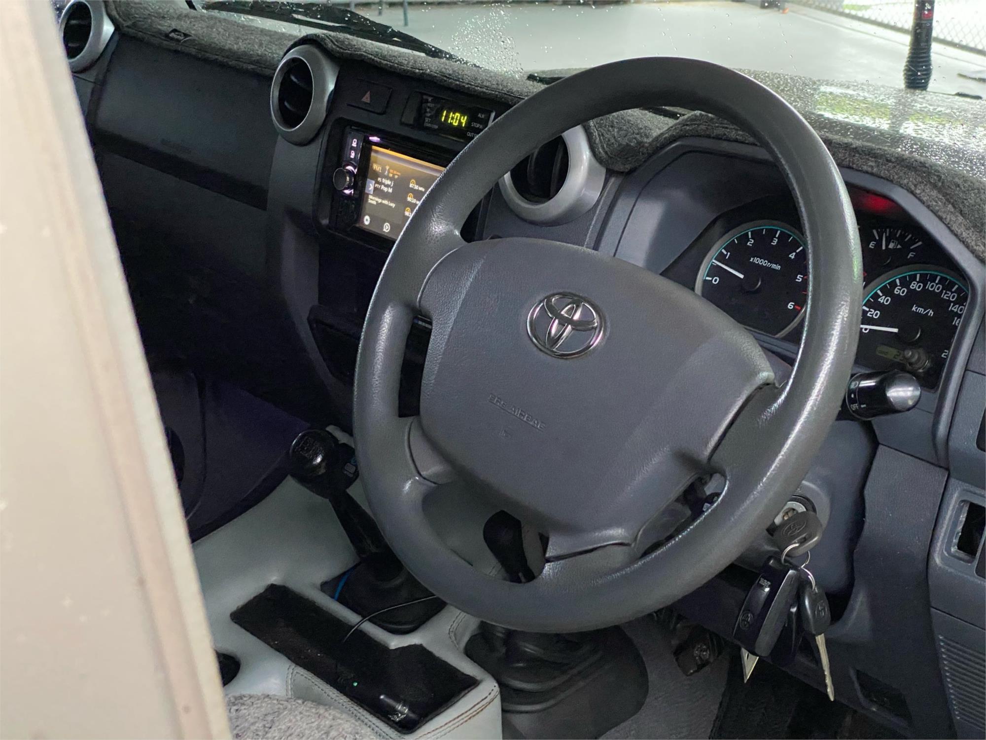 2012 TOYOTA LANDCRUISER 23